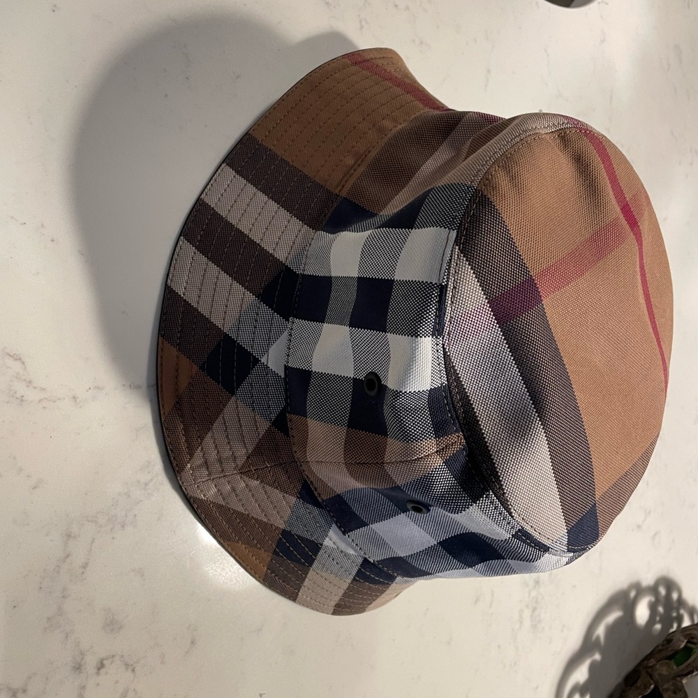Burberry check bucket hat